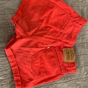 Vintage Levi’s high waisted shorts